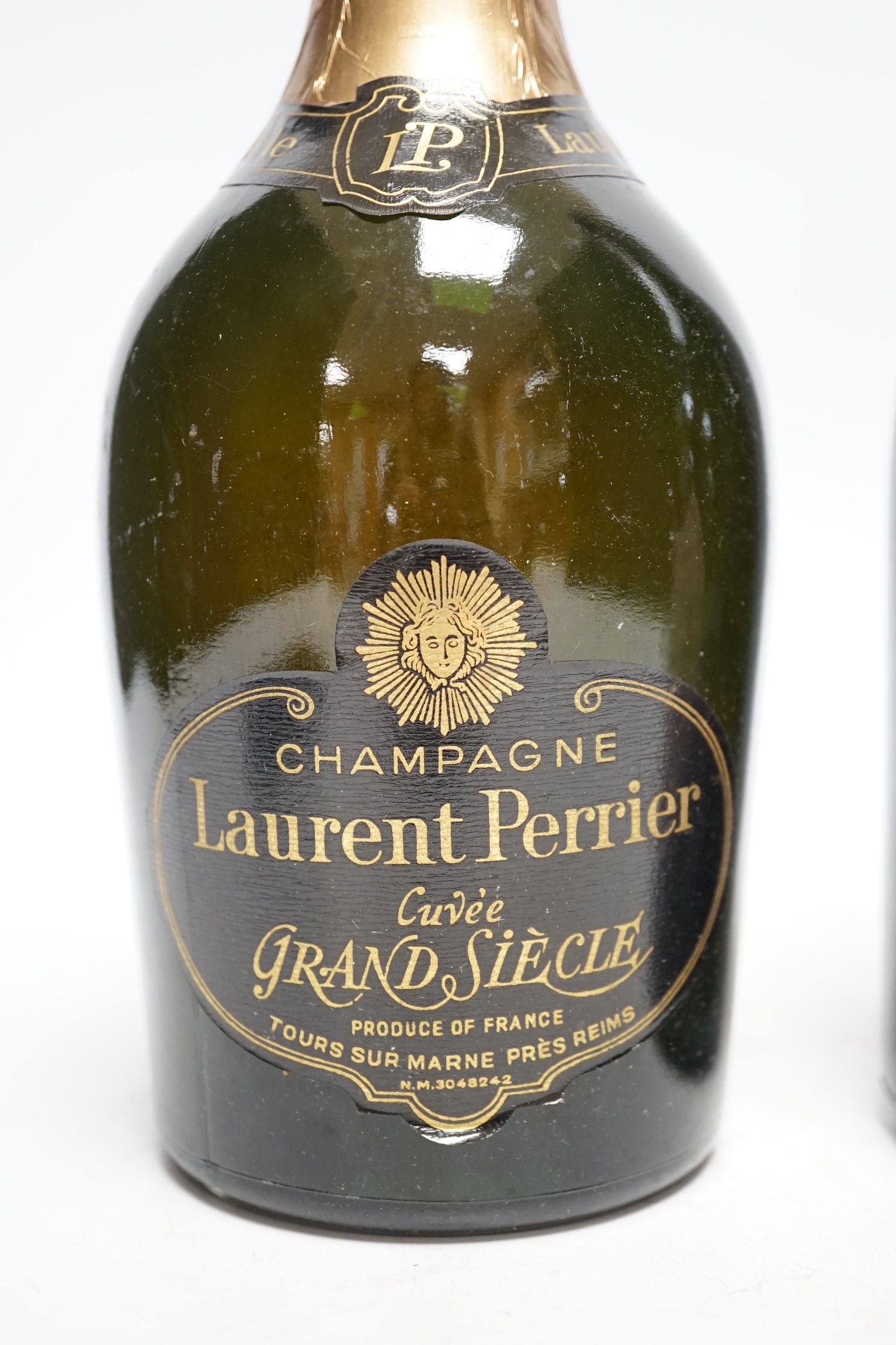 One bottle of Moet et Chandon Dom Perignon vintage champagne 1993 and one bottle of Laurent Perrier, both boxed. Condition - good